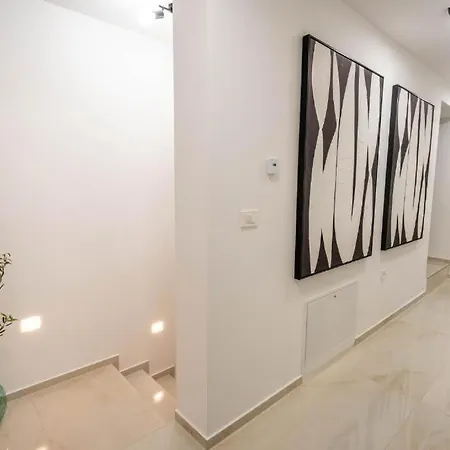 Moderne In Mit Meerblick&pool - Bei šibenik *