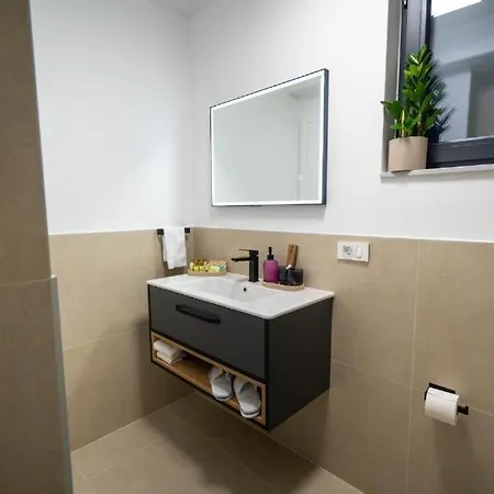 Moderne In Mit Meerblick&pool - Bei šibenik Villa Brodarica (Sibenik-Knin)