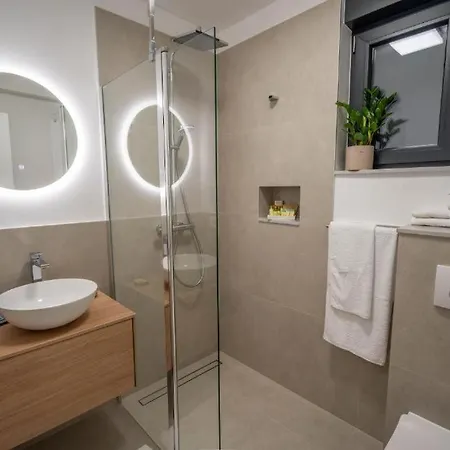 Moderne In Mit Meerblick&pool - Bei šibenik Villa *