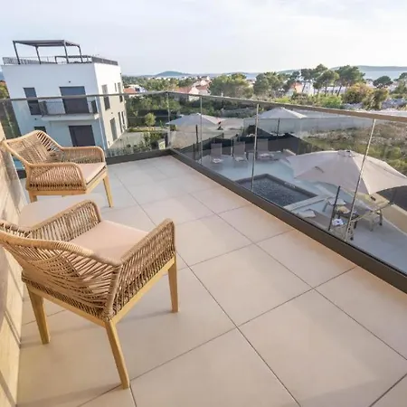 Villa Moderne In Mit Meerblick&pool - Bei šibenik