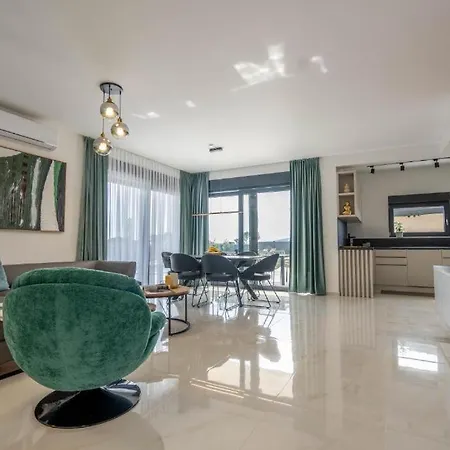 Moderne In Mit Meerblick&pool - Bei šibenik Villa *