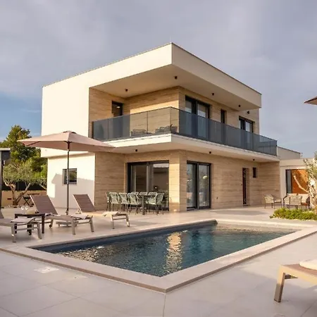 Moderne In Mit Meerblick&pool - Bei šibenik *