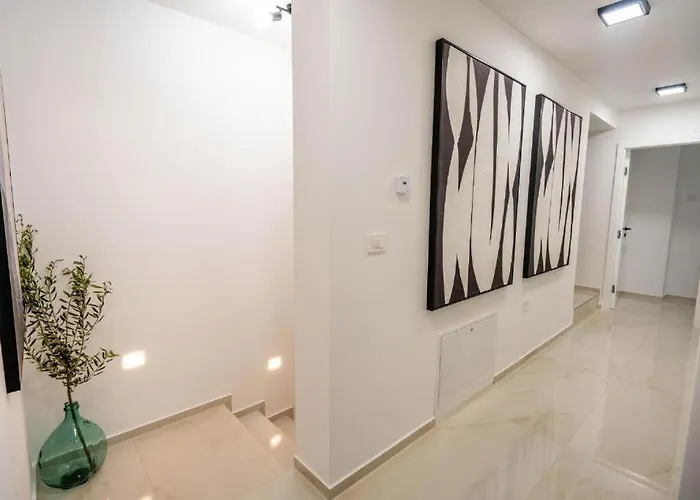 Moderne In Mit Meerblick & Pool - Bei Sibenik *