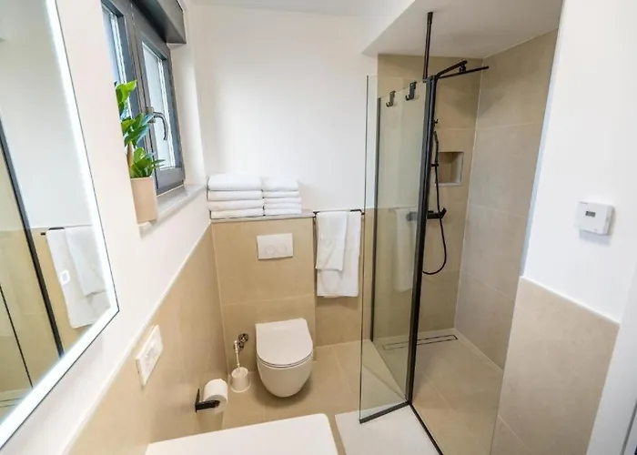 Moderne In Mit Meerblick & Pool - Bei Sibenik Brodarica