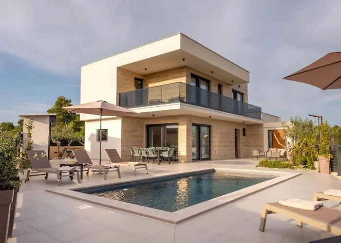 Moderne In Mit Meerblick & Pool - Bei Sibenik *